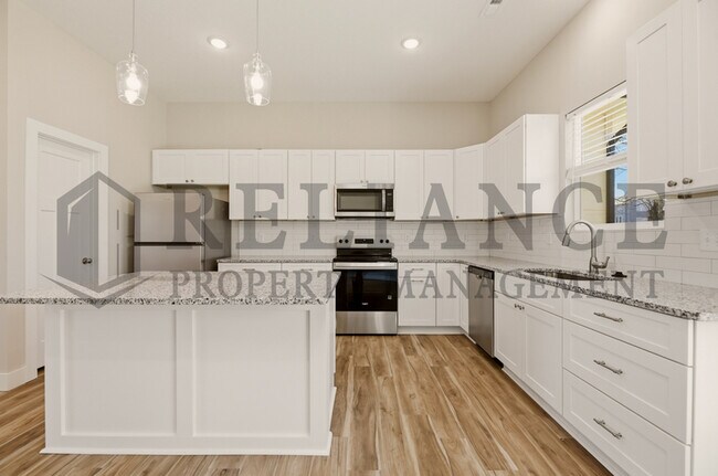 Building Photo - 619 Elmwood St