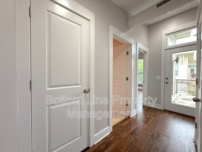 Building Photo - 904 Warren Burgess Ln
