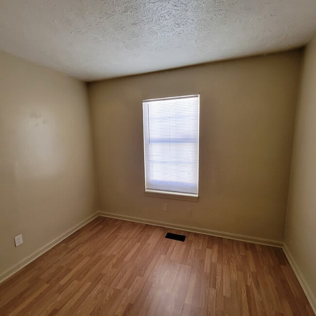 Building Photo - East side 4 Bedroom