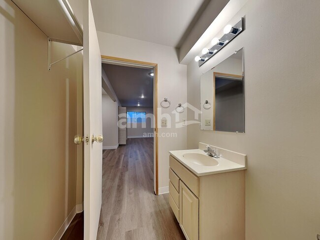 Building Photo - 2078 SE 8th Dr