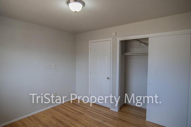 Building Photo - 3413 Greenwood Cir