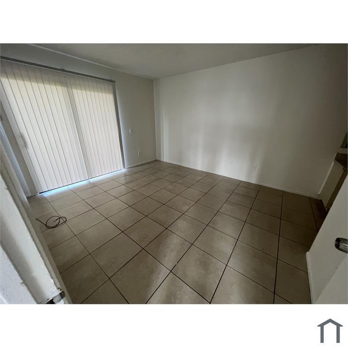 Building Photo - 273 SW Sterret Cir