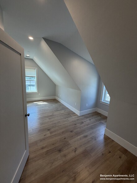 Building Photo - 124 Kenrick St