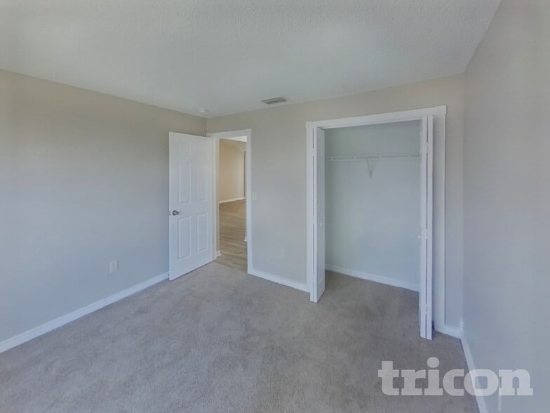 Building Photo - 4726 Bloom Dr