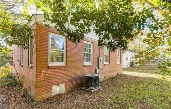 Building Photo - Cozy 2bd/1ba brick cottage near downtown C...