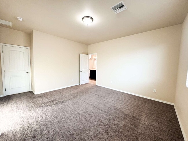 Building Photo - Araby Crossing – 3 Bedroom, 2 Bathroom Sol...