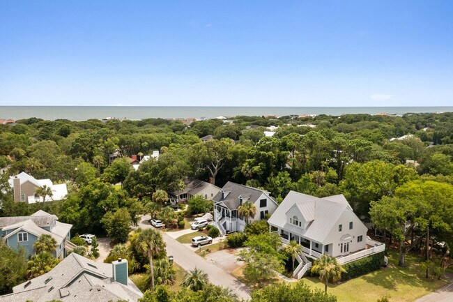 Building Photo - 1 Live Oak Dr