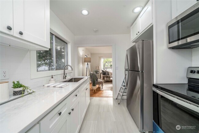 Building Photo - 6927 S Tyler St