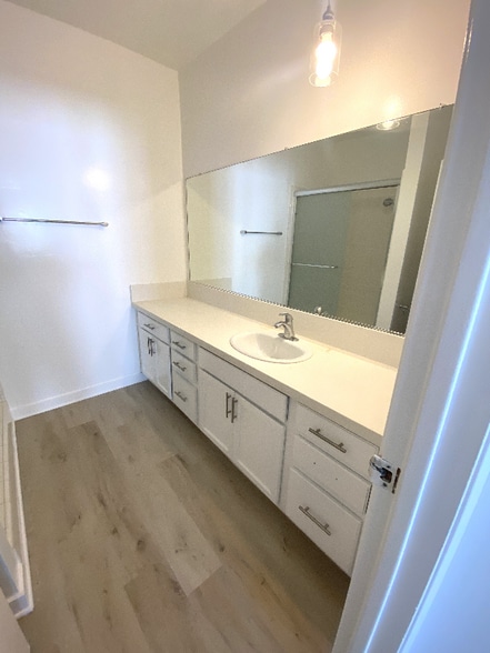 Building Photo - 5335 Yarmouth Ave