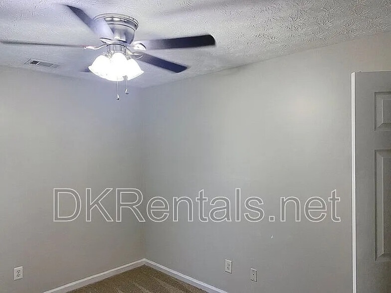 Building Photo - Room in Townhome on High Park Ln