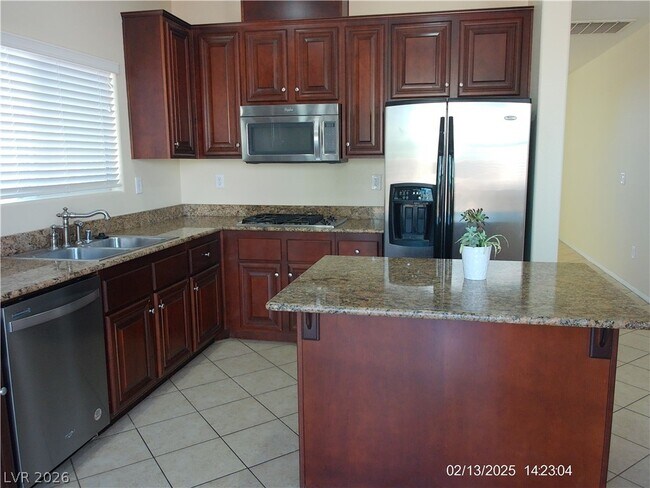 Building Photo - 6644 Pine Siskin Pl