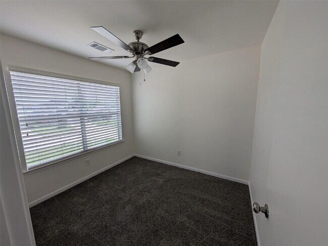 Building Photo - beautiful 3-bedroom, 2.5-bath home in the heart of Tomball!