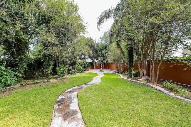 Building Photo - 503 W Avon Ct