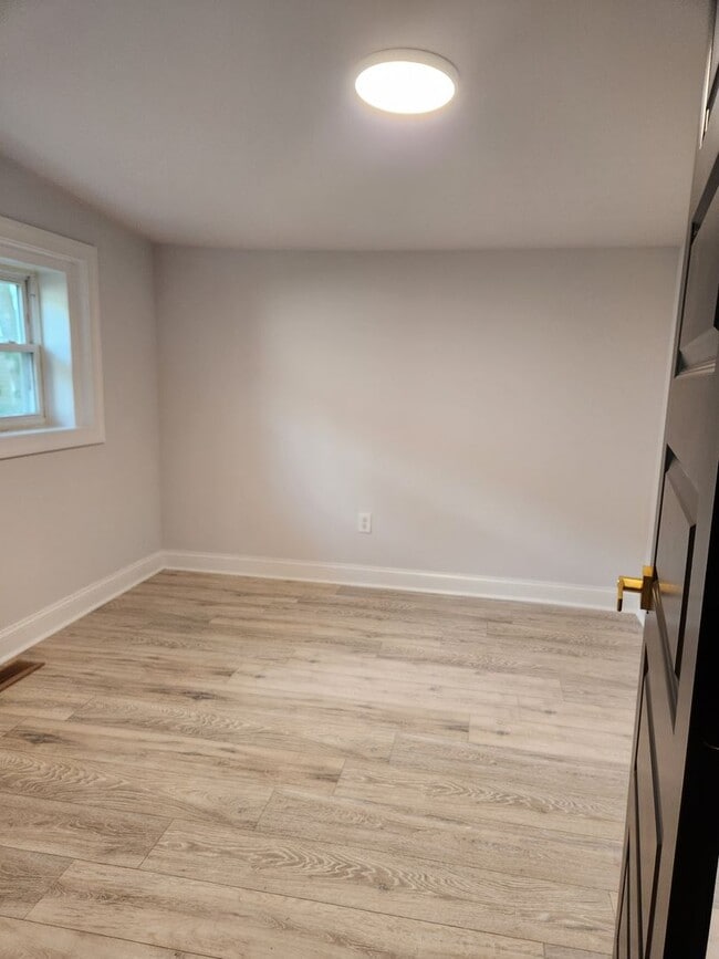 Building Photo - Hampton Duplex for Rent!