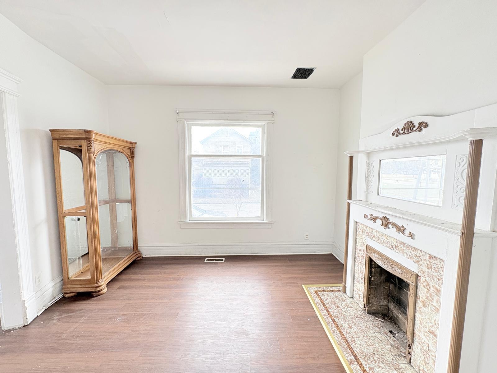 Building Photo - 833 N Michigan St