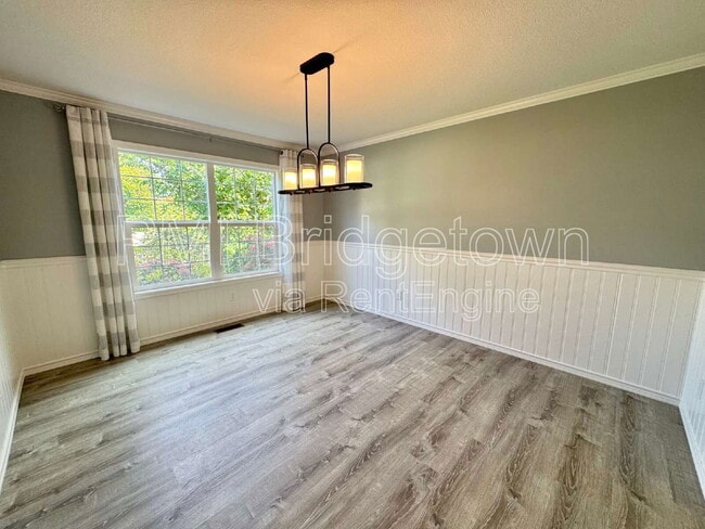 Building Photo - 11814 SW Dickinson Ct