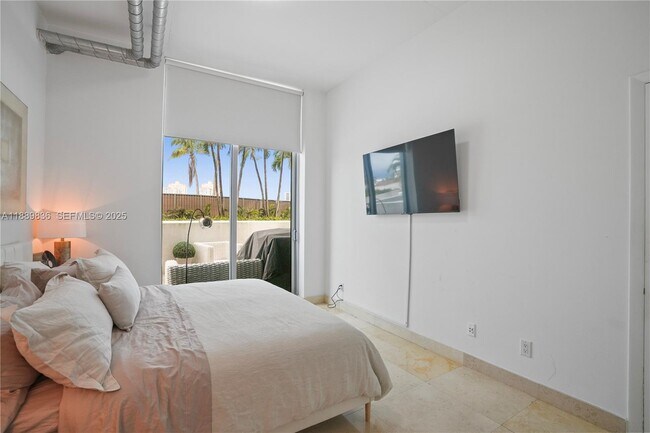 Building Photo - 3029 NE 188th St