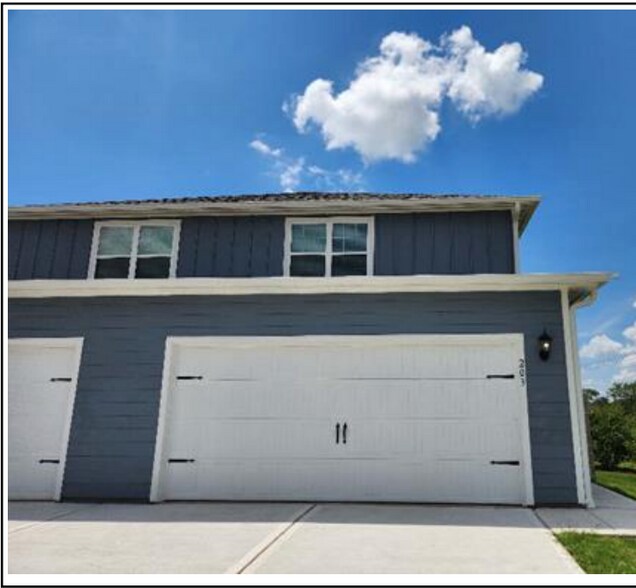 Building Photo - 203 Marsh Ln