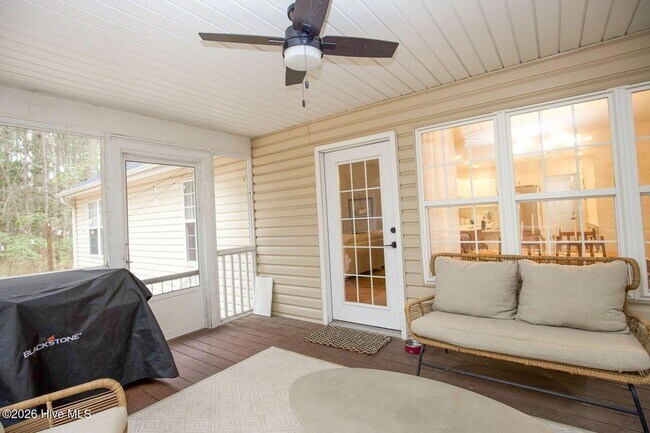 Building Photo - 681 Ginesing Dr