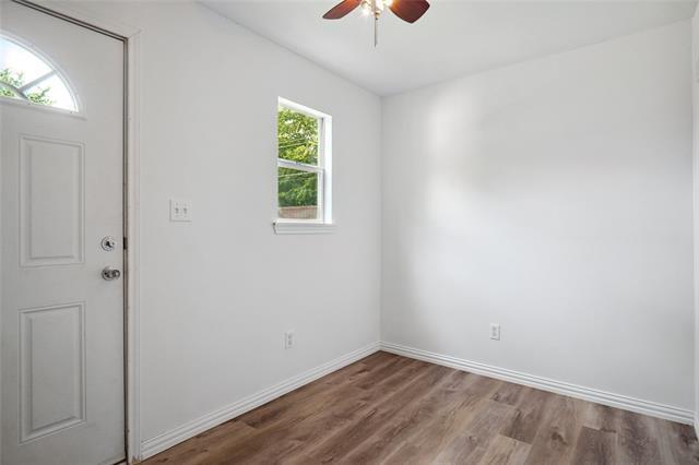 Building Photo - 902 Jardin Dr