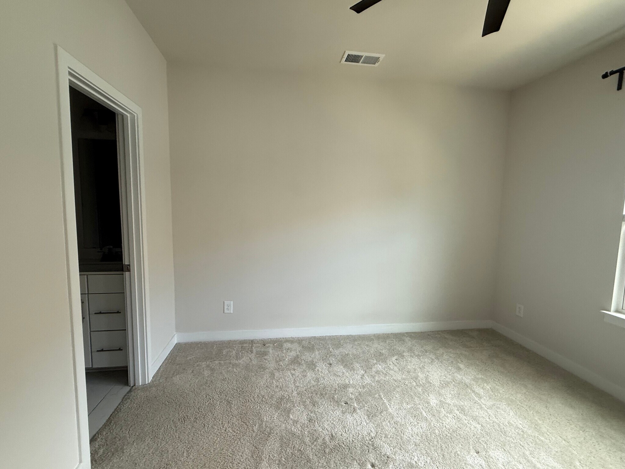 Building Photo - Room in Townhome on Tristram Ln