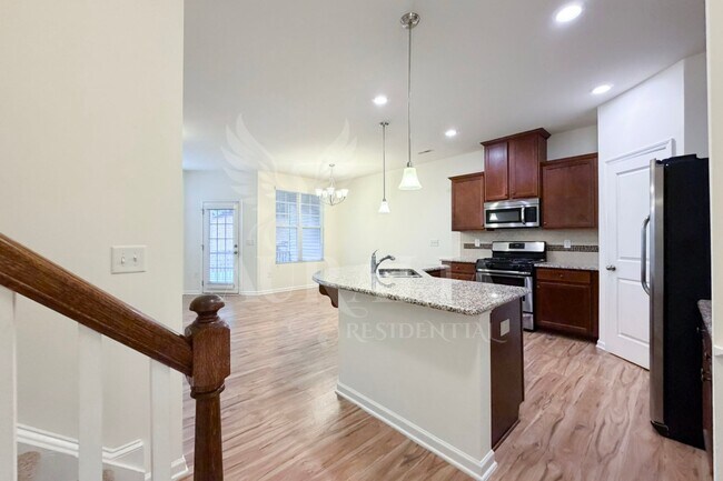 Building Photo - 907 Saratoga Dr