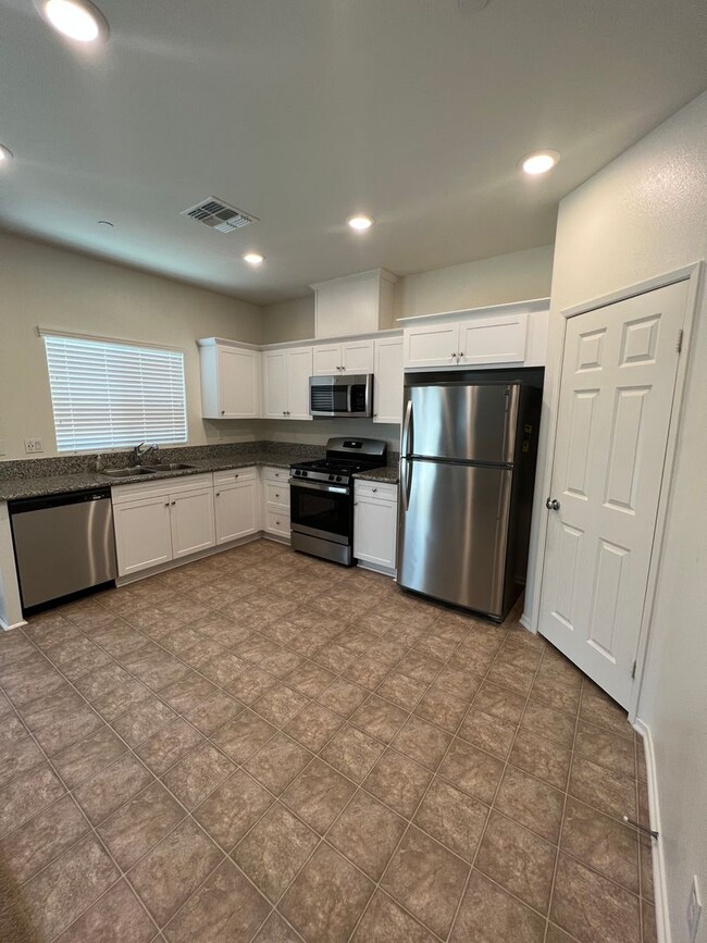 Building Photo - 5916 Sucre Pl