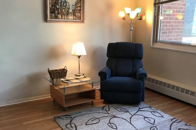 living room - 2101 Chestnut St