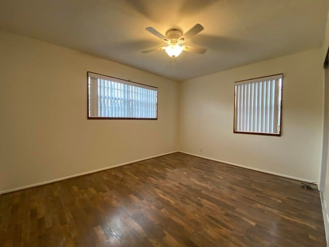 Building Photo - 2/1 plus bonus room in Holly Hill