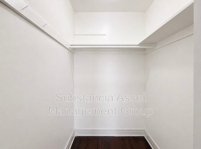 Building Photo - 939 East Dr