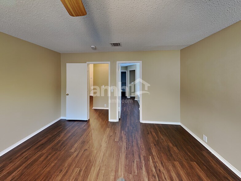 Building Photo - 1420 Mosscreek Dr