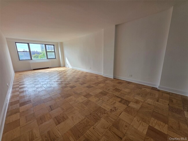 Primary Photo - 61-20 Grand Central Pkwy