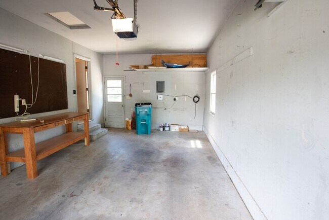 Building Photo - 1060 Briarwood Rd