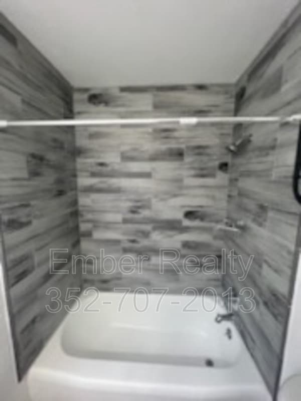 Building Photo - 140 N Oxalis Dr