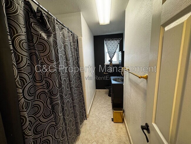 Building Photo - 3513 Clayburn Rd