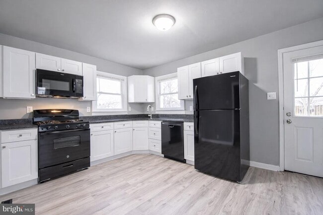 Building Photo - 306 Progress St