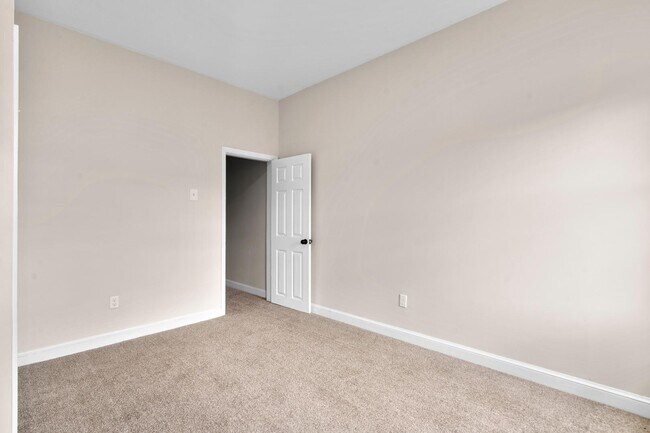 Building Photo - 428 N Patterson Park Ave