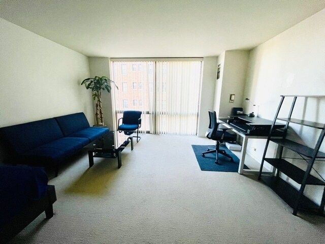 Building Photo - 2650 N Lakeview Ave