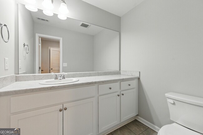 Building Photo - 2017 Oak Park Ln