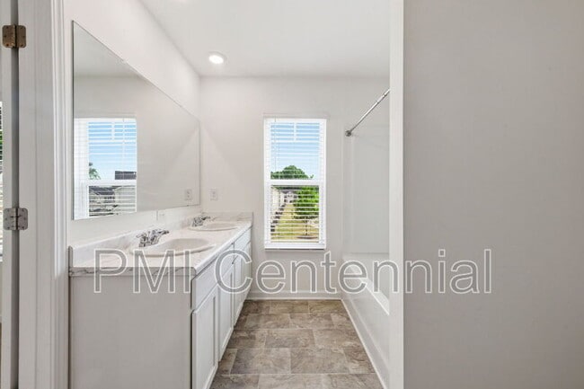 Building Photo - 192 Hampton Cir