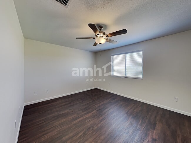 Building Photo - 10553 E Singing Canyon Dr
