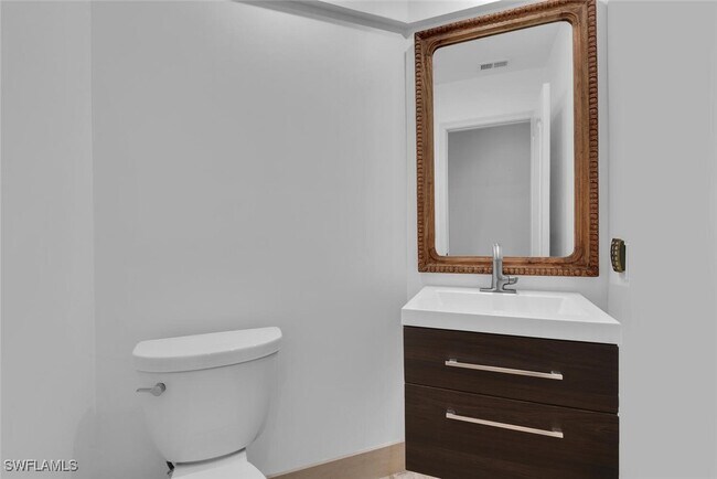 Building Photo - 2000 Royal Marco Way