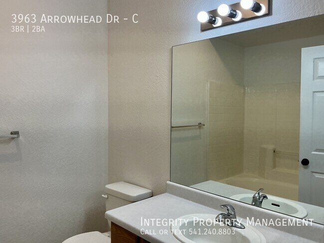 Building Photo - 3963 Arrowhead Dr