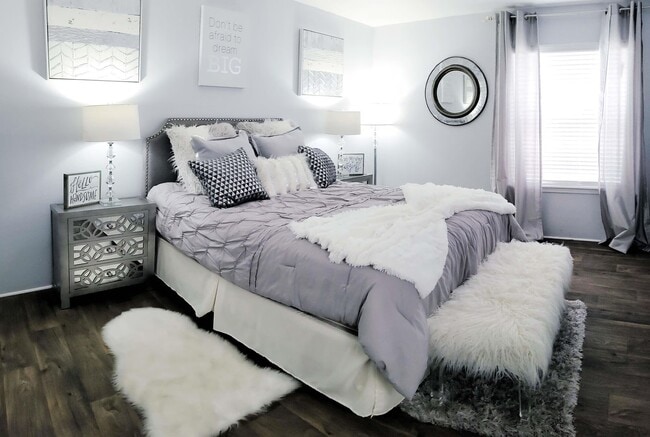 Building Photo - Luxury Features + 6 Weeks Free Rent | Don’...