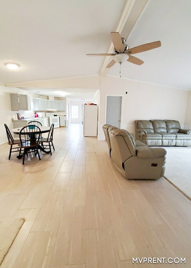 Building Photo - 279 Seminole Trl