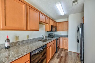 Building Photo - 445 Carolcrest Ln