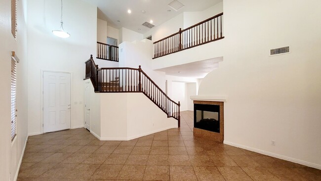 Building Photo - 5913 Altissimo St