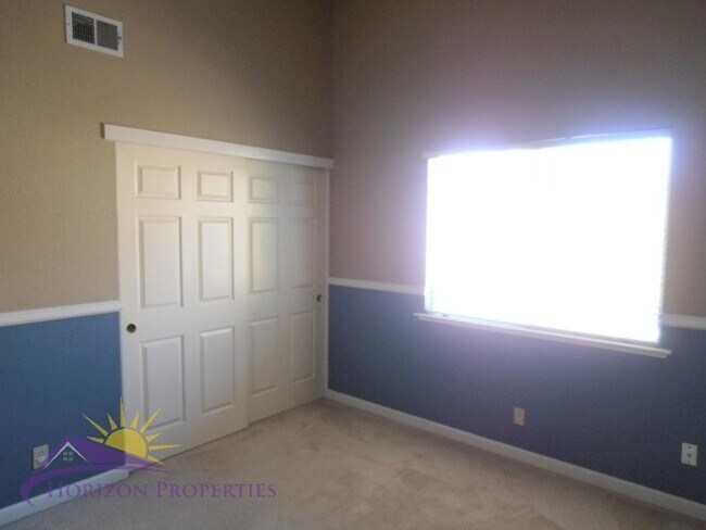 Building Photo - Spacious 3 Bed 2.5 Bath 1,959 Sq. Ft. Antelope Home