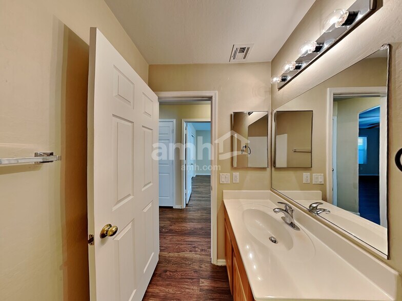 Building Photo - 23410 W Mohave St
