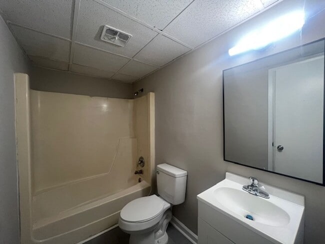 Building Photo - 1608 Fayette Ave